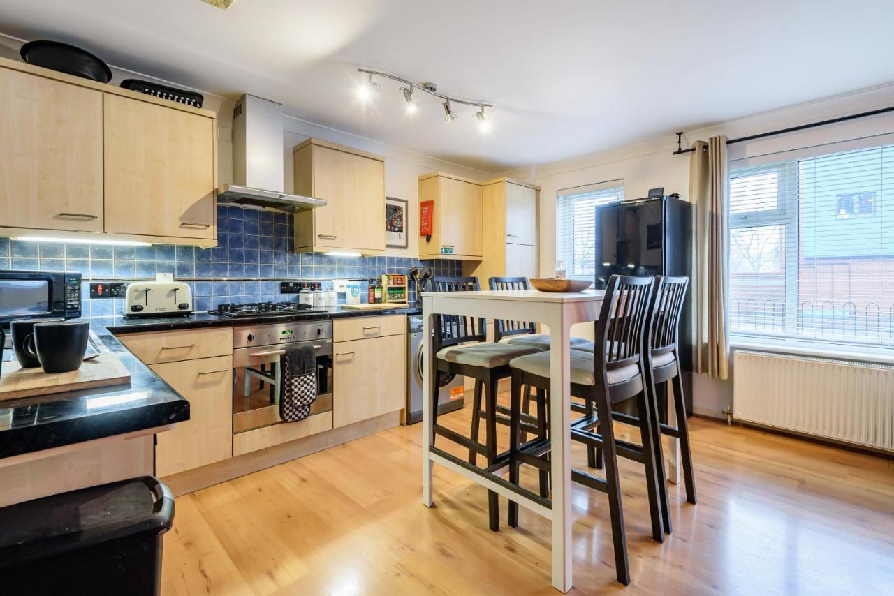 Stylish 2 Bedroom Apartment, Central Exeter, Parking On Site Εξωτερικό φωτογραφία
