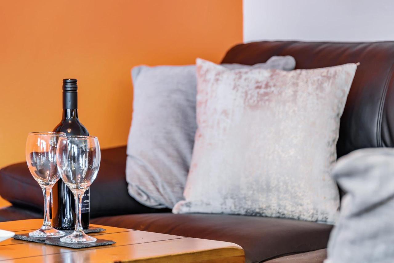 Stylish 2 Bedroom Apartment, Central Exeter, Parking On Site Εξωτερικό φωτογραφία