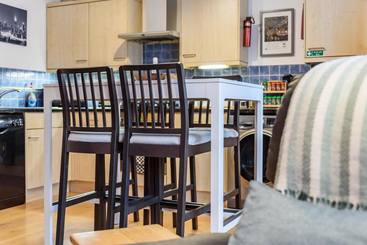 Stylish 2 Bedroom Apartment, Central Exeter, Parking On Site Εξωτερικό φωτογραφία